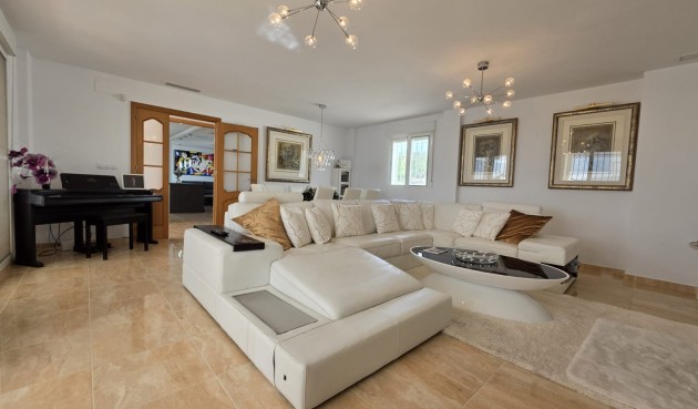 Resale - Villa -
Pinoso - Inland