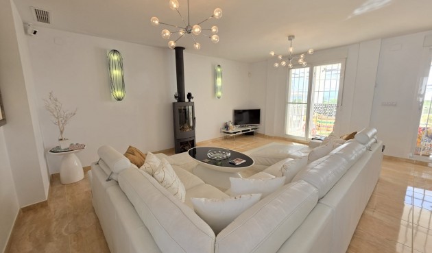 Resale - Villa -
Pinoso - Inland