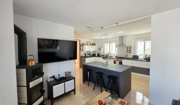 Resale - Villa -
Pinoso - Inland