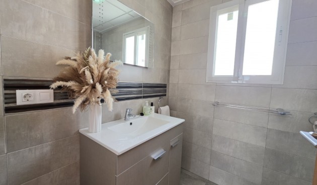 Resale - Villa -
Pinoso - Inland