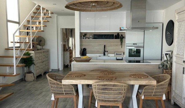 Resale - Villa -
Daya Vieja - Costa Blanca