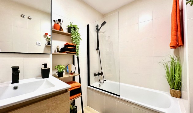 Resale - Apartment -
Las Terrazas de la Torre Golf Resort - Inland