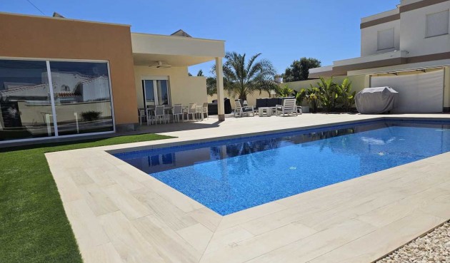 Resale - Villa -
Torrevieja - Costa Blanca