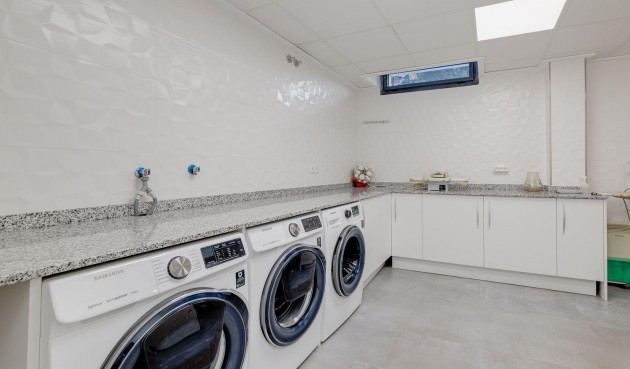 Resale - Villa -
Torrevieja - Costa Blanca