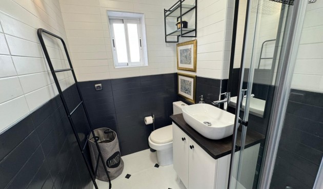 Resale - Bungalow -
Torrevieja - Costa Blanca