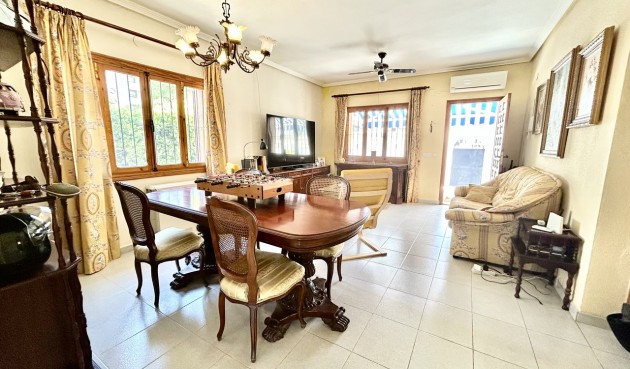 Brukt - Villa -
La Zenia - Costa Blanca
