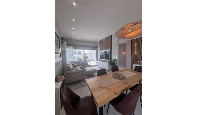 Brukt - Villa -
Villamartin - Costa Blanca