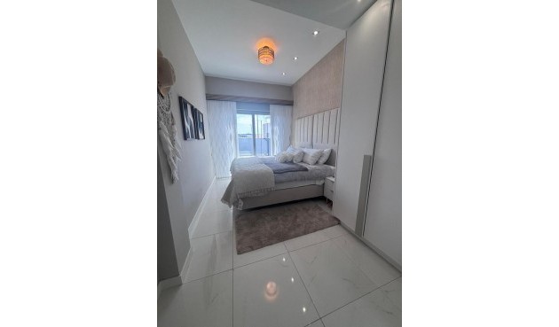 Brukt - Villa -
Villamartin - Costa Blanca