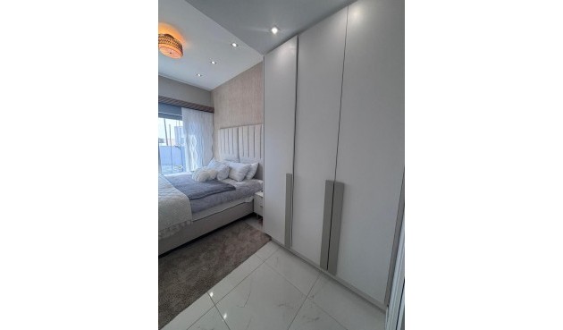 Brukt - Villa -
Villamartin - Costa Blanca