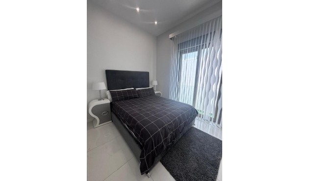 Brukt - Villa -
Villamartin - Costa Blanca