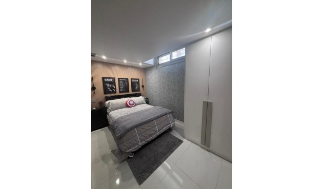 Brukt - Villa -
Villamartin - Costa Blanca