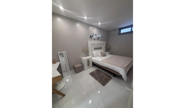 Brukt - Villa -
Villamartin - Costa Blanca