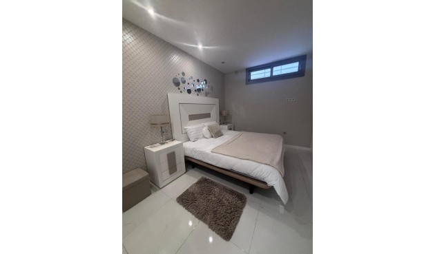 Brukt - Villa -
Villamartin - Costa Blanca