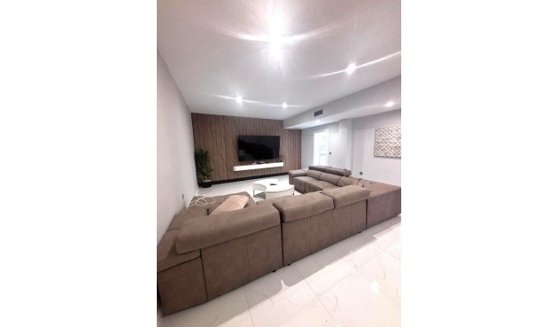 Brukt - Villa -
Villamartin - Costa Blanca