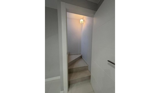 Brukt - Villa -
Villamartin - Costa Blanca