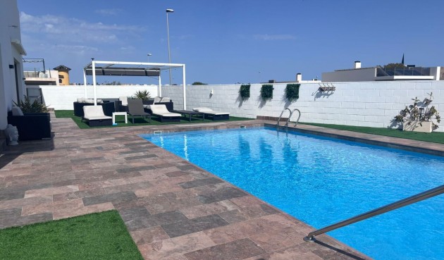 Brukt - Villa -
Villamartin - Costa Blanca
