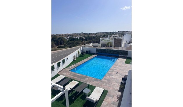 Brukt - Villa -
Villamartin - Costa Blanca