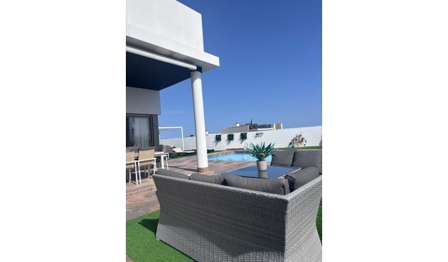Brukt - Villa -
Villamartin - Costa Blanca