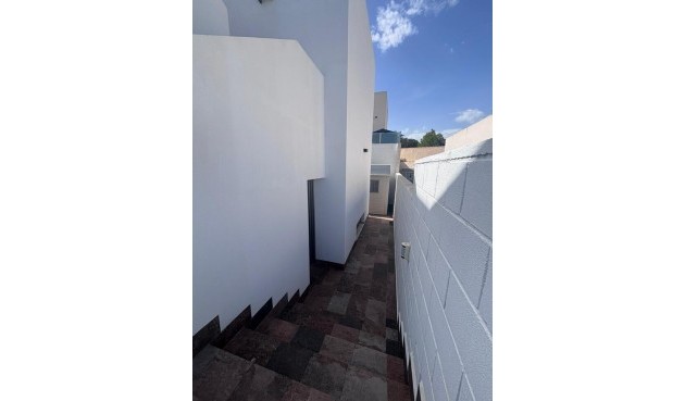 Brukt - Villa -
Villamartin - Costa Blanca
