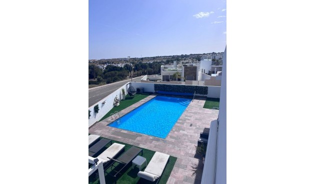 Brukt - Villa -
Villamartin - Costa Blanca
