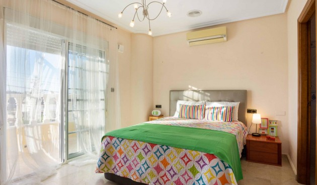 Brukt - Town House -
Orihuela Costa - Los Almendros-la Florida