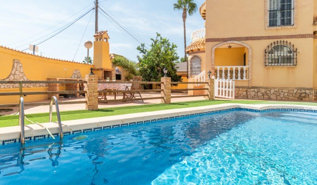 Brukt - Town House -
Orihuela Costa - Los Almendros-la Florida