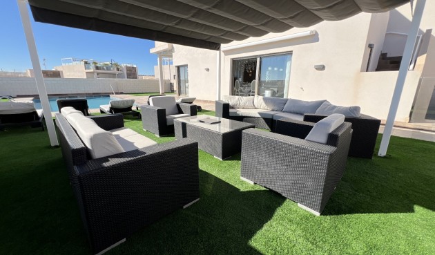 Brukt - Villa -
Orihuela Costa - Costa Blanca