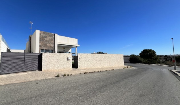 Brukt - Villa -
Orihuela Costa - Costa Blanca