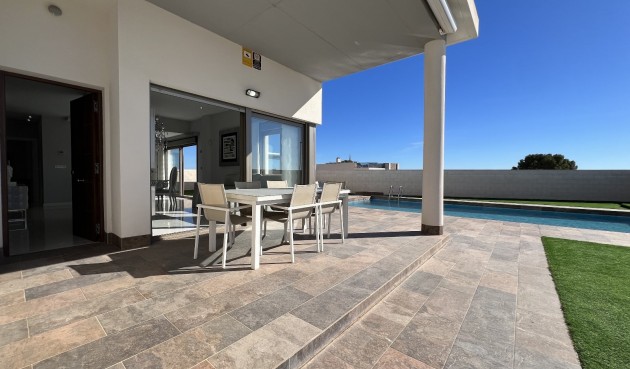 Brukt - Villa -
Orihuela Costa - Costa Blanca