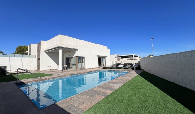 Brukt - Villa -
Orihuela Costa - Costa Blanca