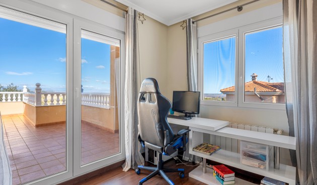 Brukt - Villa -
Ciudad De Las Comunicaciones - Costa Blanca