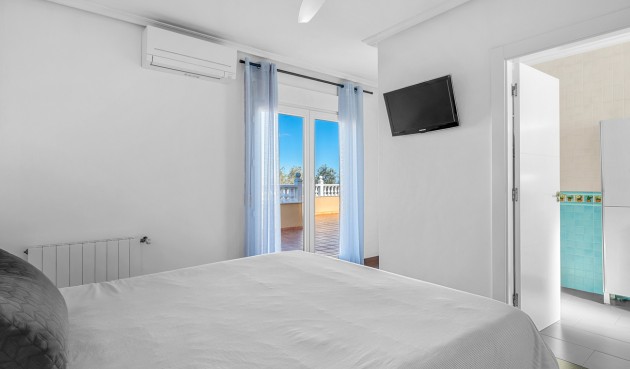 Brukt - Villa -
Ciudad De Las Comunicaciones - Costa Blanca
