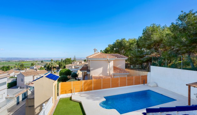 Brukt - Villa -
Ciudad De Las Comunicaciones - Costa Blanca