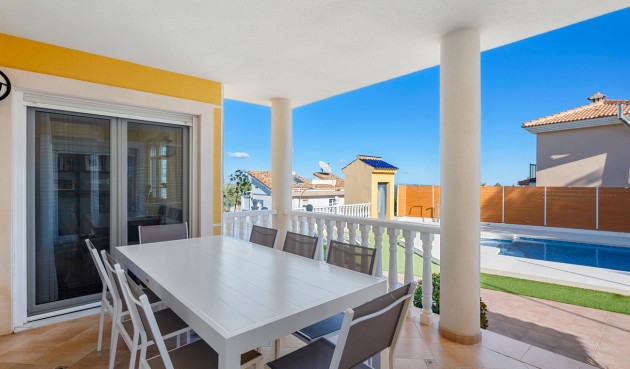 Brukt - Villa -
Ciudad De Las Comunicaciones - Costa Blanca