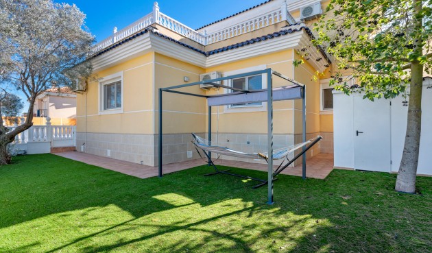 Brukt - Villa -
Ciudad De Las Comunicaciones - Costa Blanca