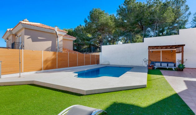 Brukt - Villa -
Ciudad De Las Comunicaciones - Costa Blanca