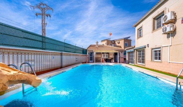 Brukt - Villa -
Torrevieja - El Chaparral