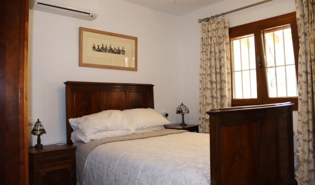 Reventa - Villa -
Orba - Inland