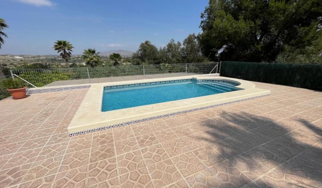 Resale - Villa -
El Rebolledo