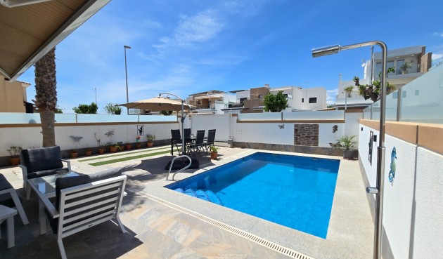 Brukt - Villa -
Pilar de la Horadada - Costa Blanca