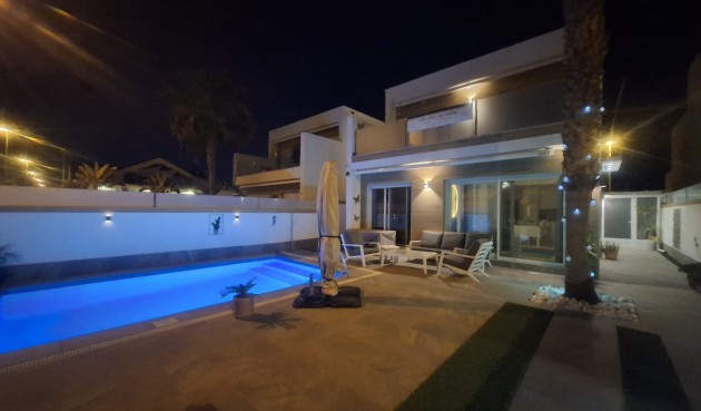 Brukt - Villa -
Pilar de la Horadada - Costa Blanca