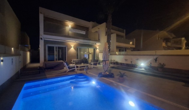 Brukt - Villa -
Pilar de la Horadada - Costa Blanca