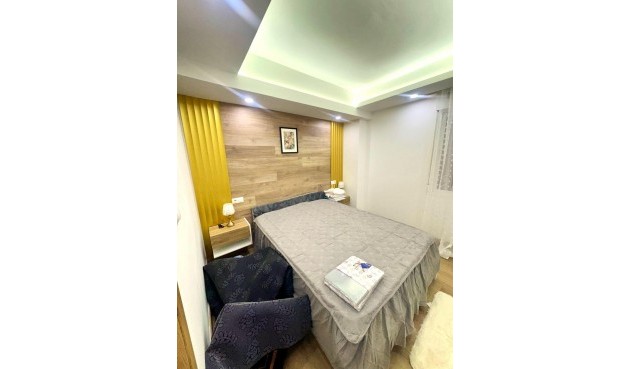 Brukt - Apartment -
Torrevieja - Centro - Muelle Pesquero