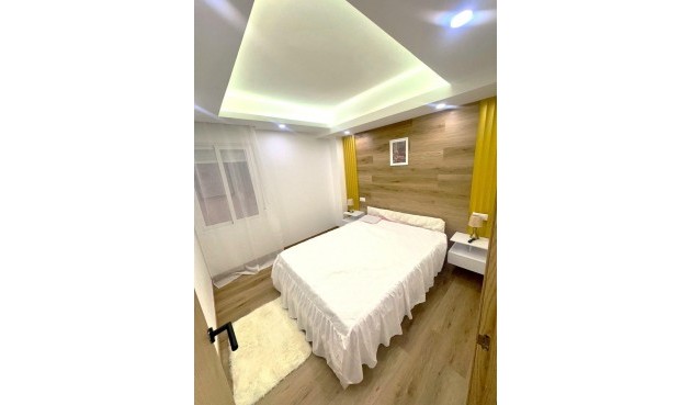 Brukt - Apartment -
Torrevieja - Centro - Muelle Pesquero