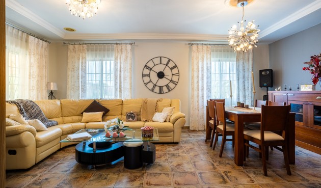 Återförsäljning - Villa -
Elche - Costa Blanca