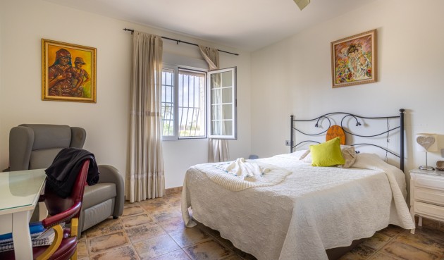 Återförsäljning - Villa -
Elche - Costa Blanca