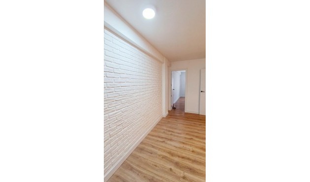 Resale - Apartment -
Torrevieja - Centro