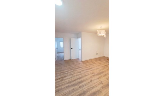 Resale - Apartment -
Torrevieja - Centro