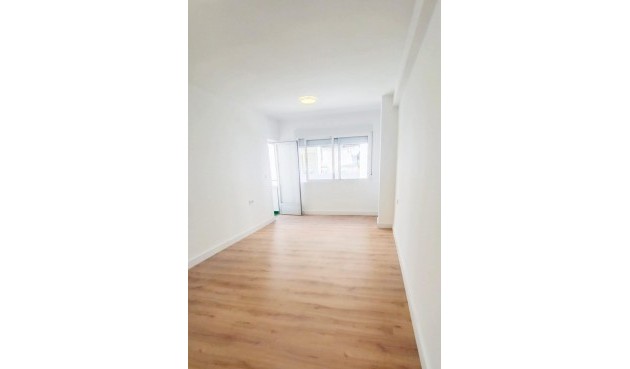 Resale - Apartment -
Torrevieja - Centro