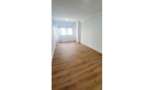 Resale - Apartment -
Torrevieja - Centro